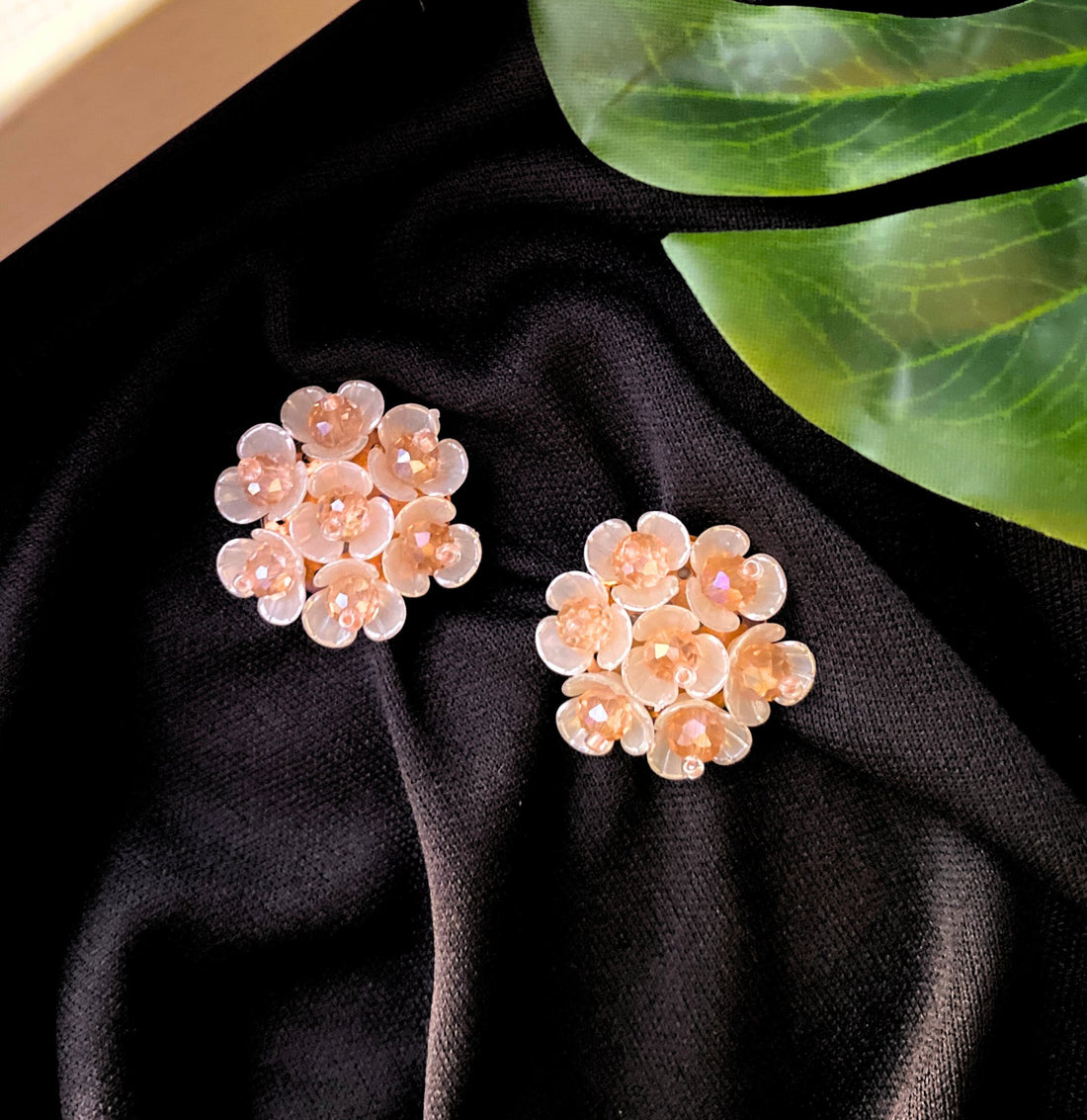 Cute beige flower earrings - Ribbon of summer