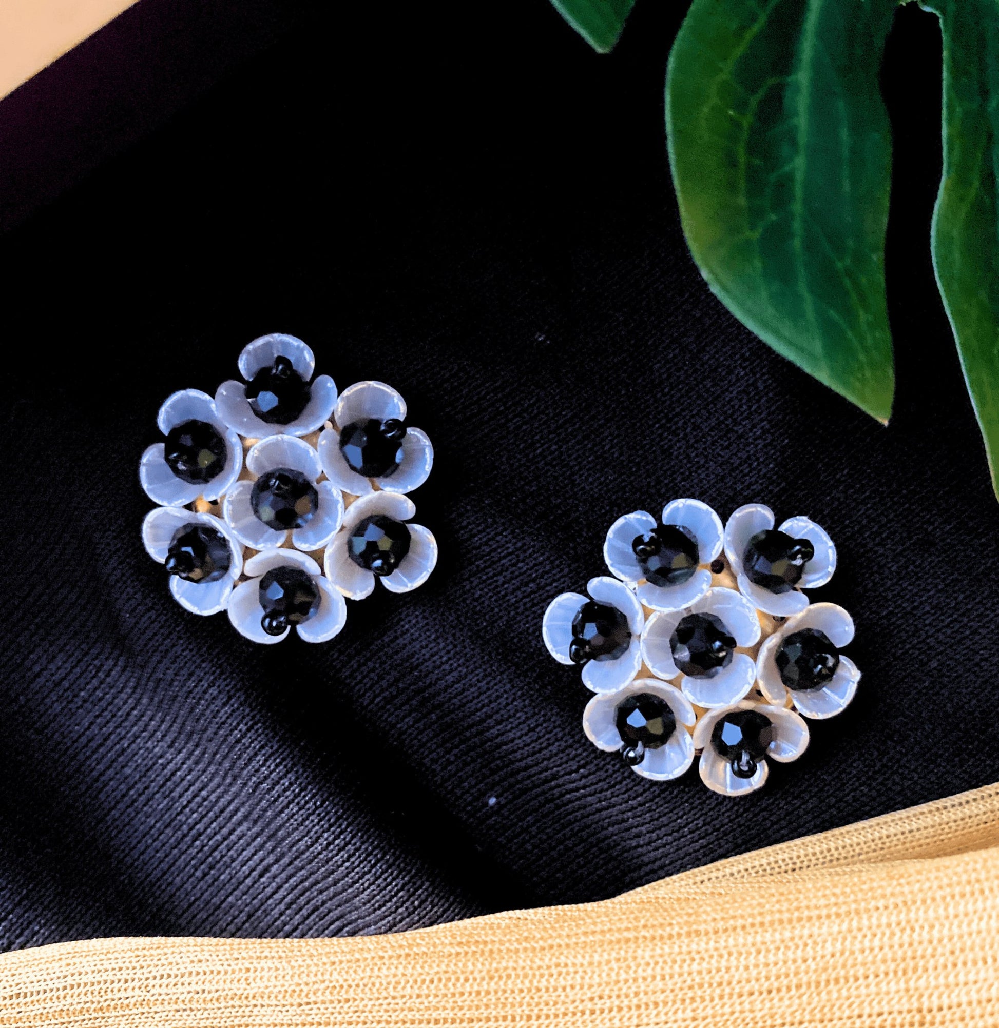 Cute black flower earrings - Ribbon of summer