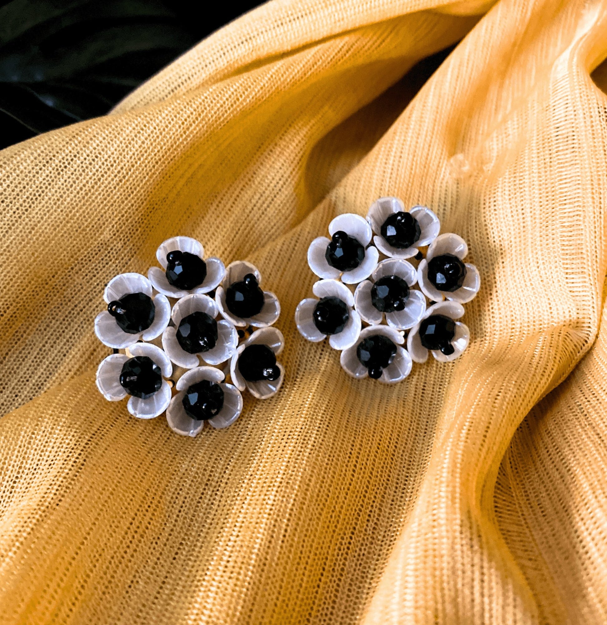 Cute black flower earrings - Ribbon of summer