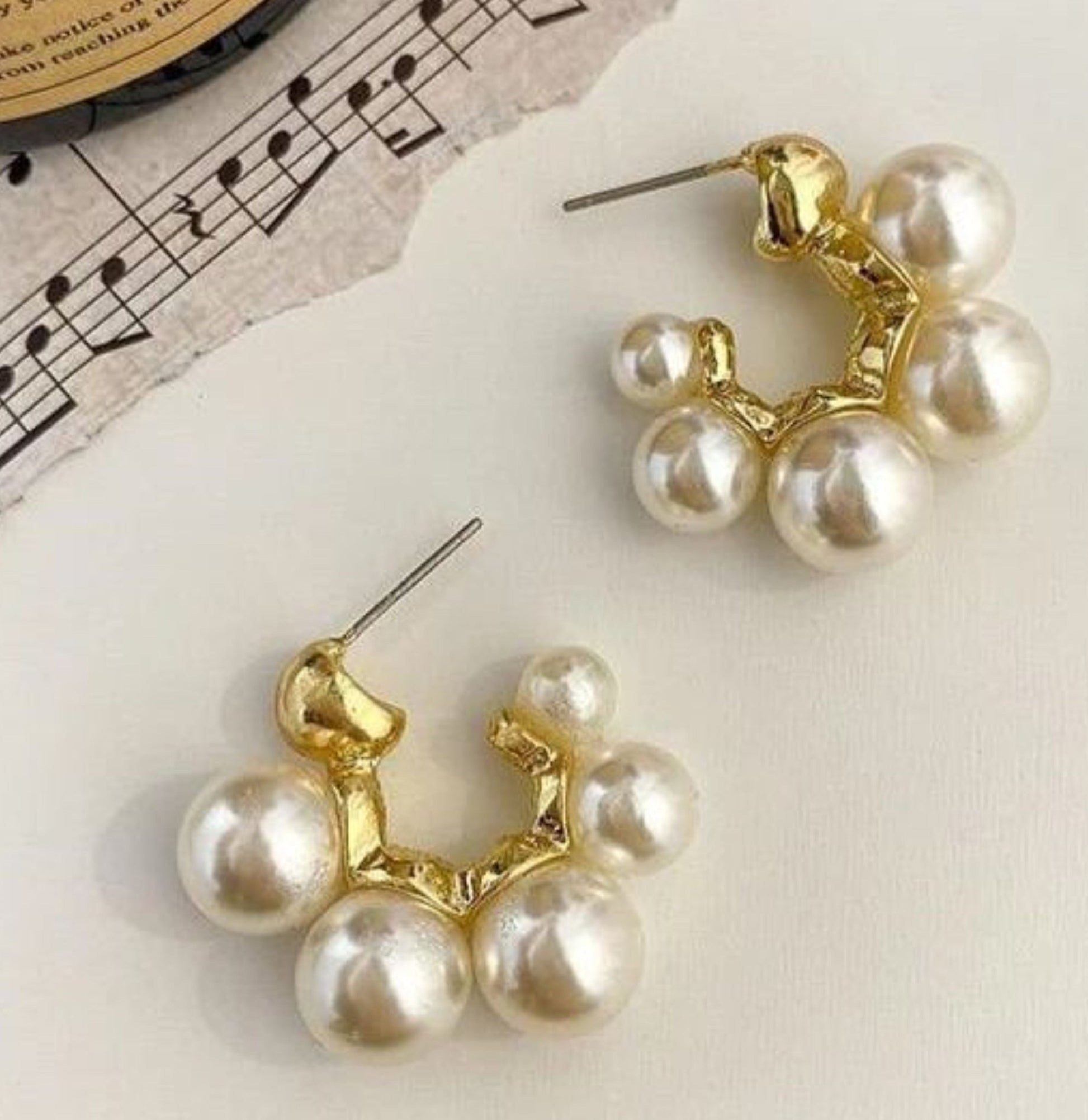 Cute pearl huggie earrings - Ribbon of summer