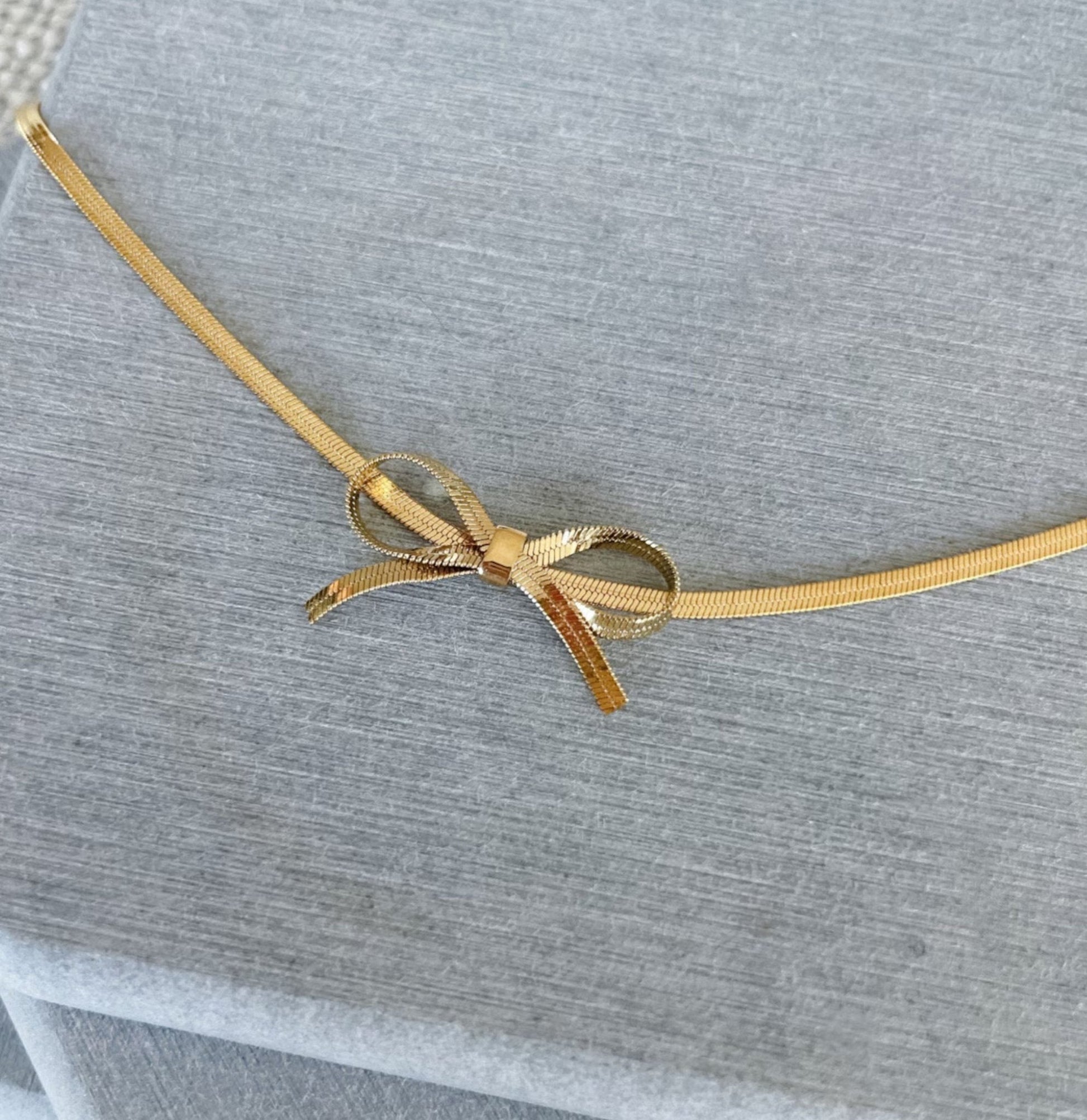 Dainty bow choker necklace - Ribbon of summer