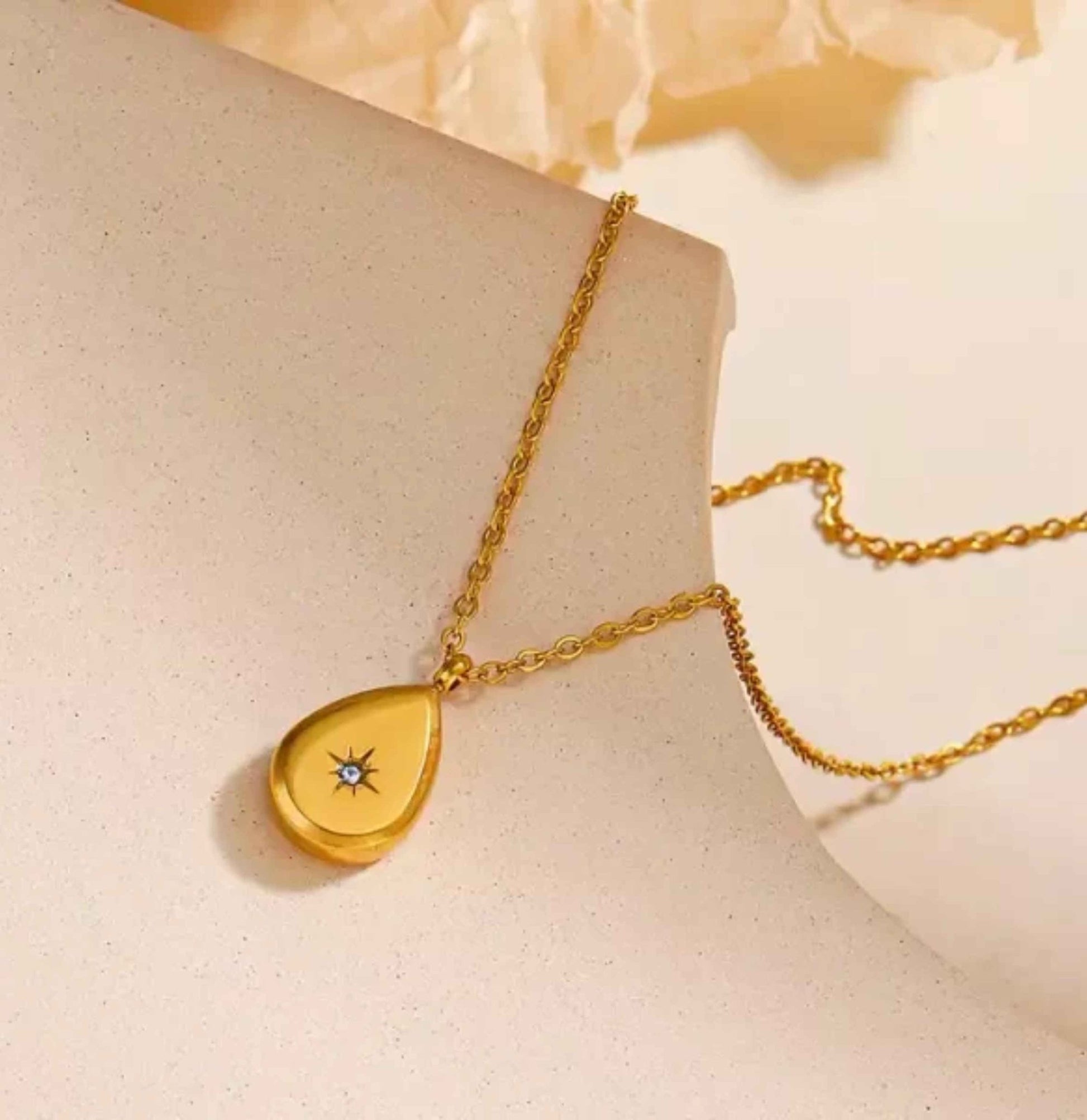 Dainty droplet ladies necklace - Ribbon of summer