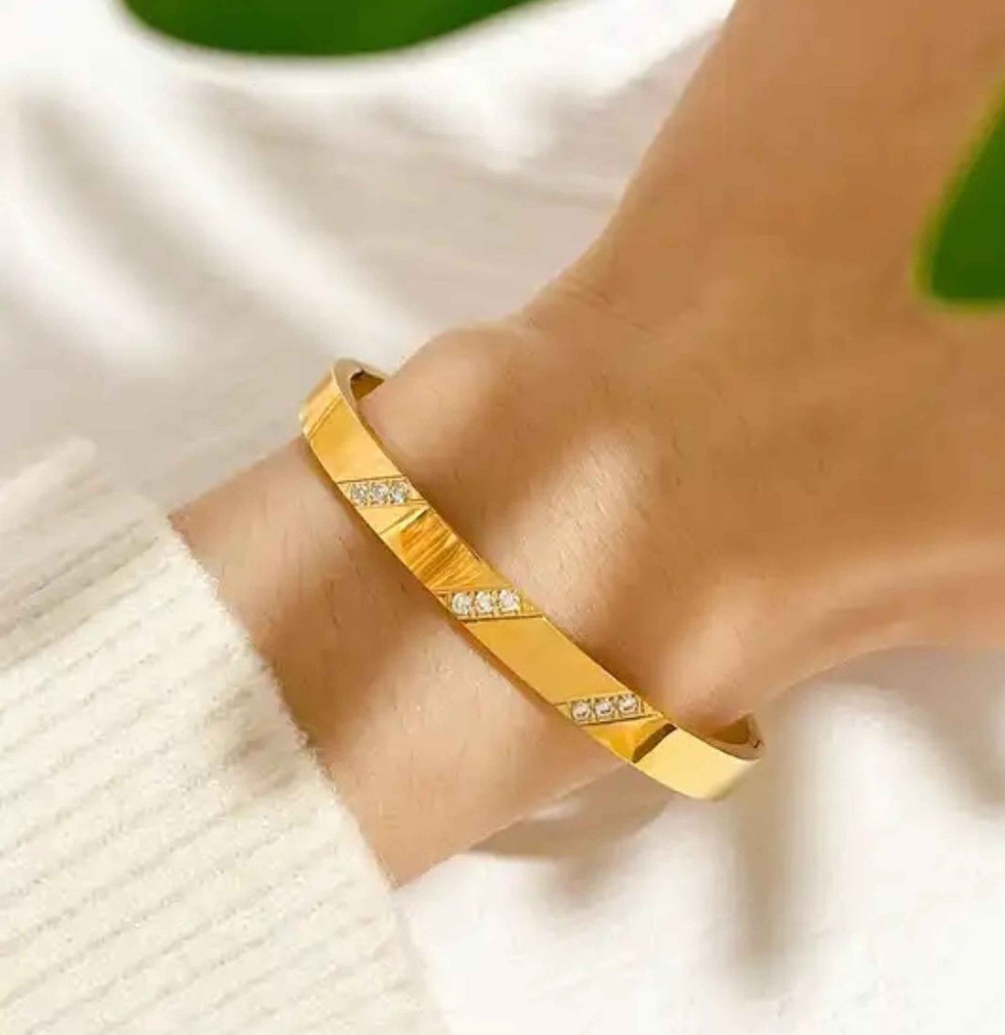 Dainty Gold plated bracelet - Ribbon of summer