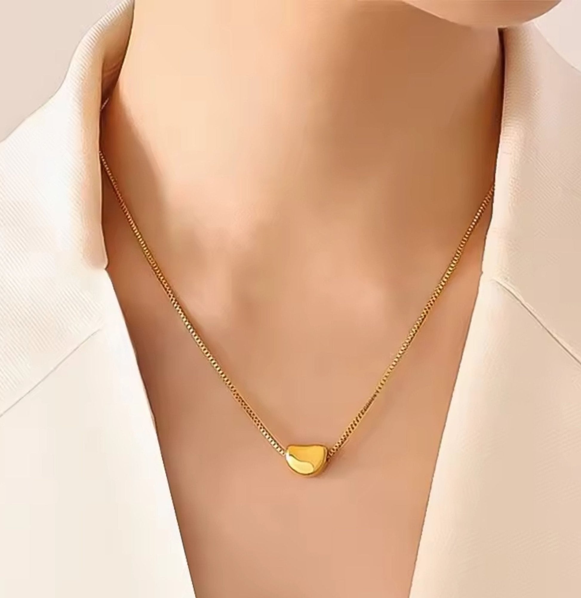 Dainty heart ladies necklace - Ribbon of summer