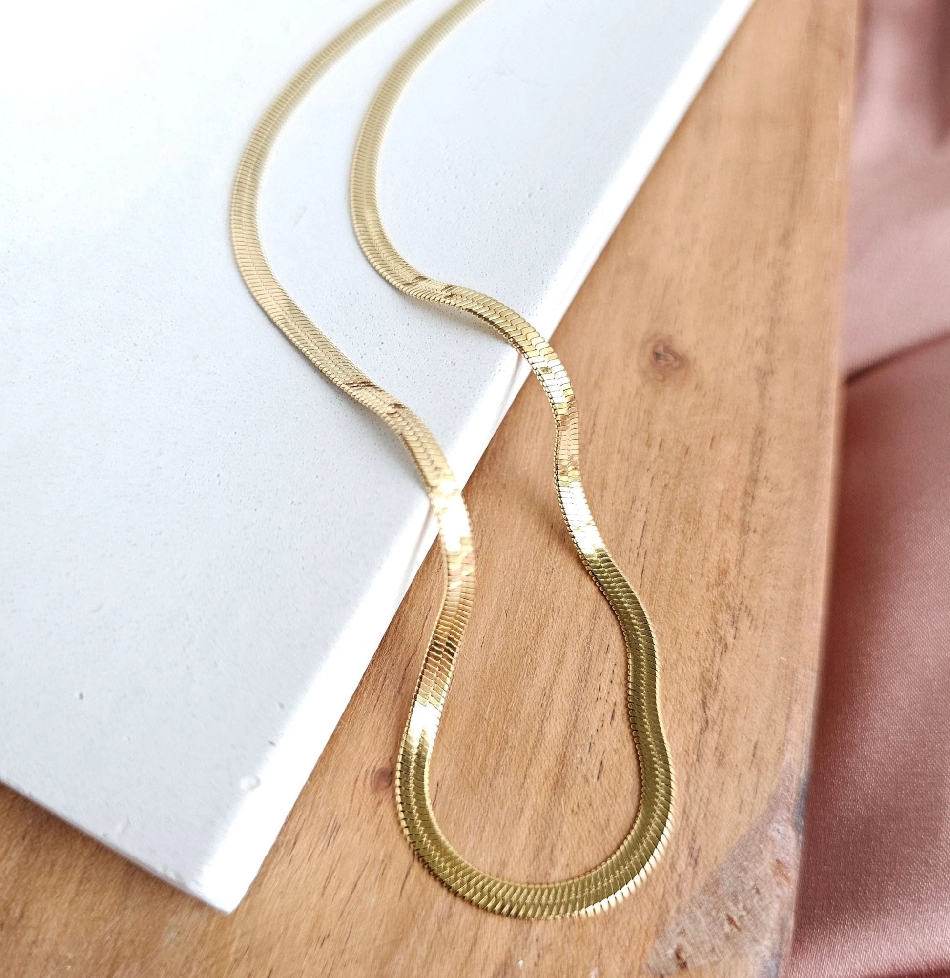 Dainty Herringbone necklace for women - Ribbon of summer