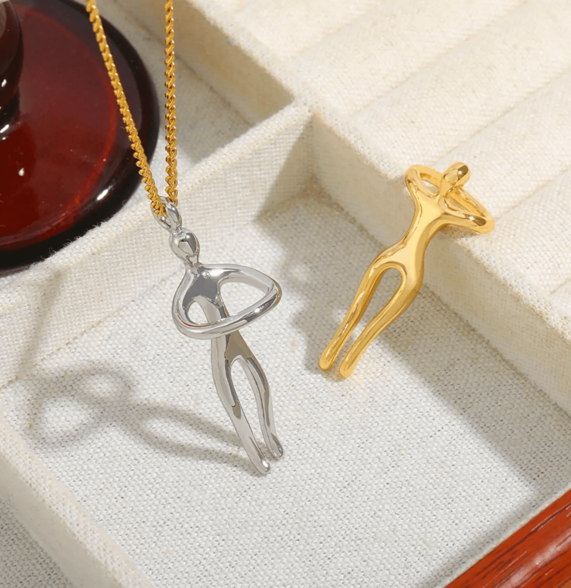 Forever Hug Necklace - Ribbon of summer