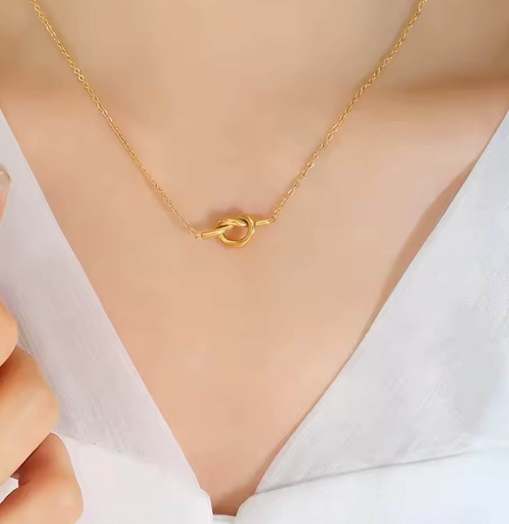 Heart knot dainty necklace - Ribbon of summer